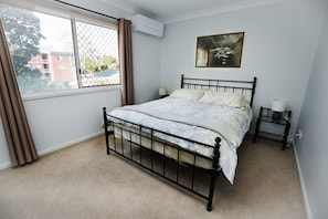 3 bedrooms, bed sheets