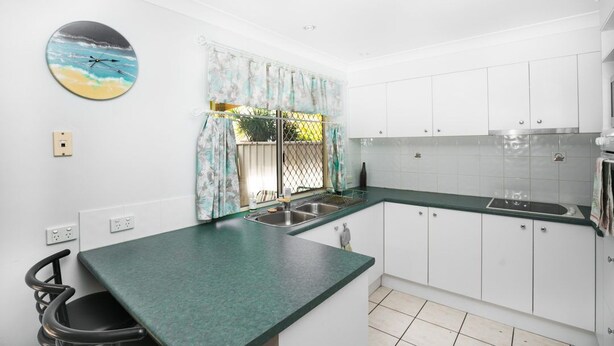 Microwave - Family Getaway Close to Beach and Restaurants (Bongaree)