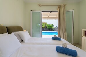 1 bedroom, in-room safe, iron/ironing board, travel cot - Private pool Villa Nefeli in Dassia Corfu (Corfu)