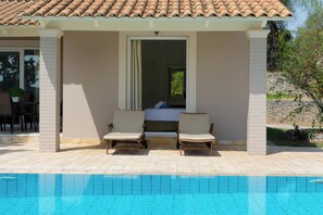 Outdoor pool - Private pool Villa Nefeli in Dassia Corfu (Corfu)