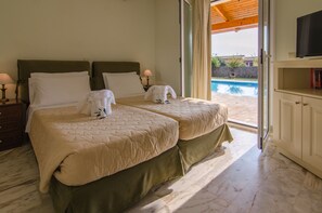 1 bedroom, in-room safe, iron/ironing board, travel cot