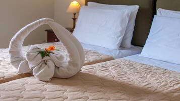 1 quarto, cofres nos quartos, ferros/tábuas de passar roupa