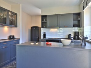 Fridge, microwave, dishwasher, coffee/tea maker