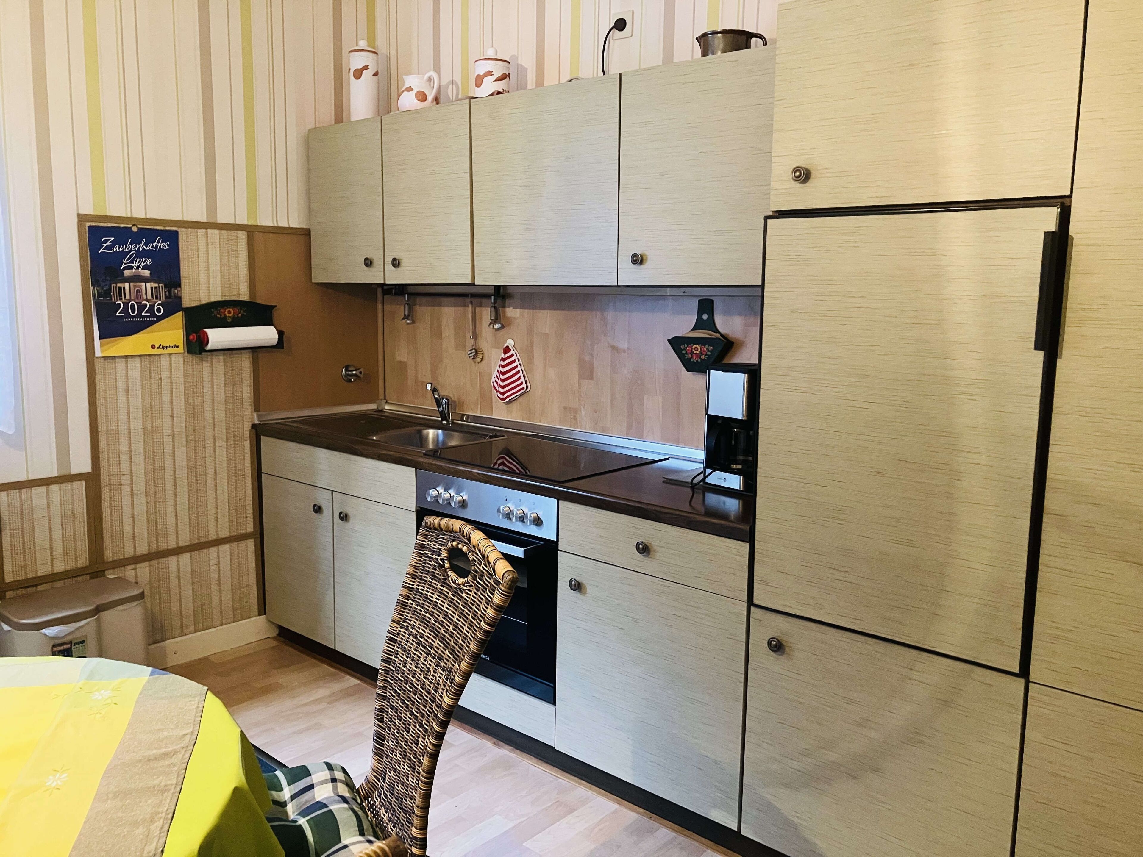 Kühlschrank, Mikrowelle, Ofen, Geschirrspüler