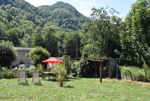 Outdoor dining - Lou's Barn (Siguer)