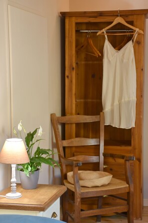 Interior - Lou's Barn (Siguer)