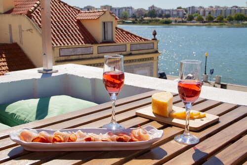 Loft with terrace and river view in Seixal. Air conditioning. Ideal for 2pax.