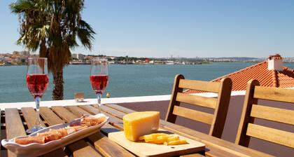 Loft with terrace and river view in Seixal. Air conditioning. Ideal for 2pax.