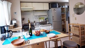 In-room dining - LICENSED Comfortable Residence in Shimokitazawa (Tokyo)