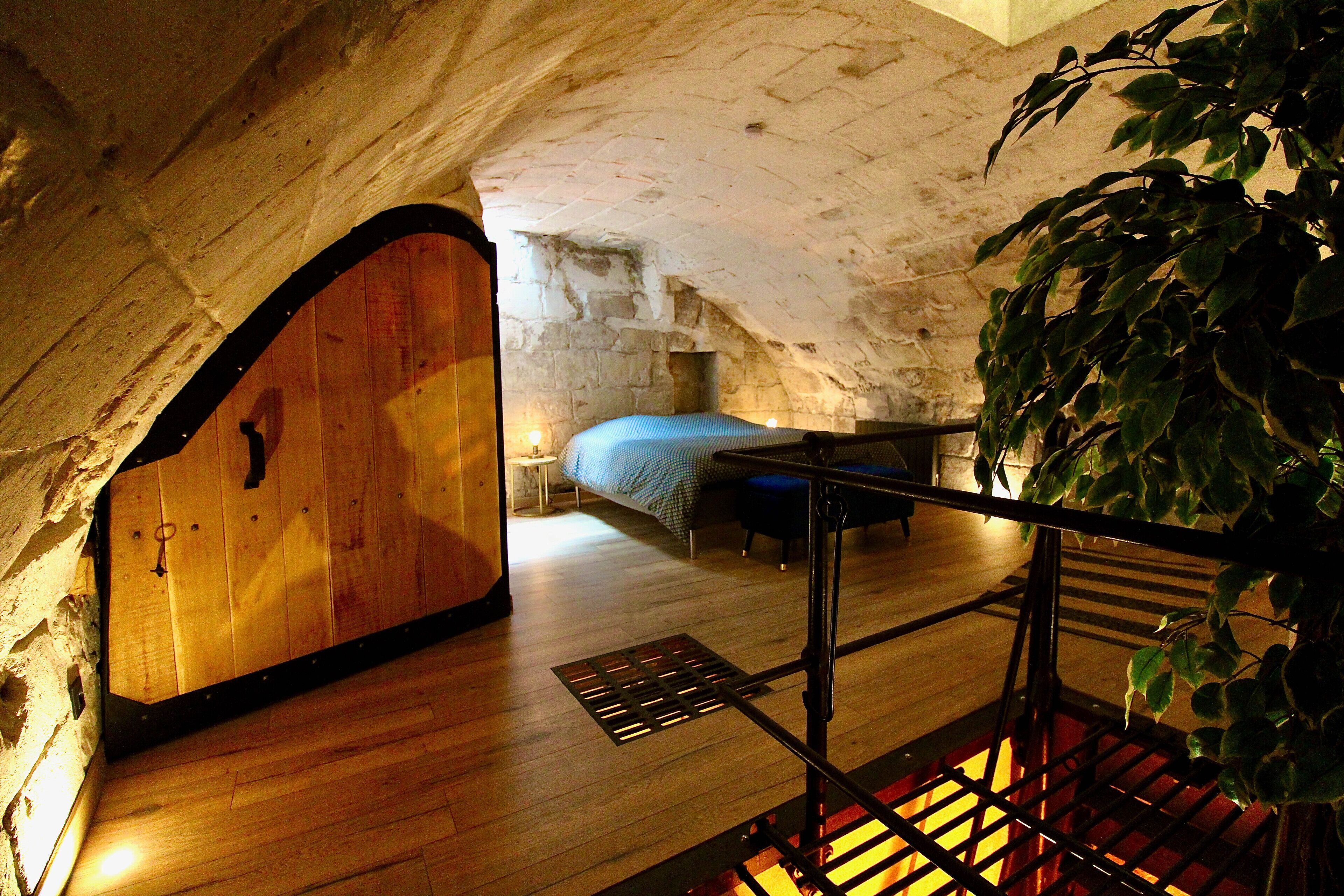 1 dormitorio, tabla de planchar con plancha, wifi y ropa de cama