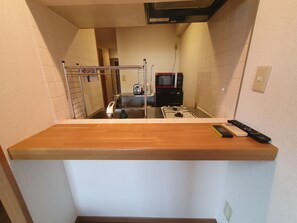 컴포트 싱글룸 | 전용 주방 | 냉장고, 전자레인지, 전기 주전자, 조리 도구/접시/주방 기구