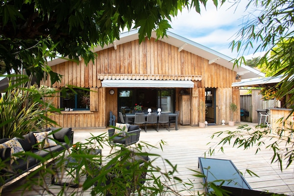 屋外ダイニングエリア