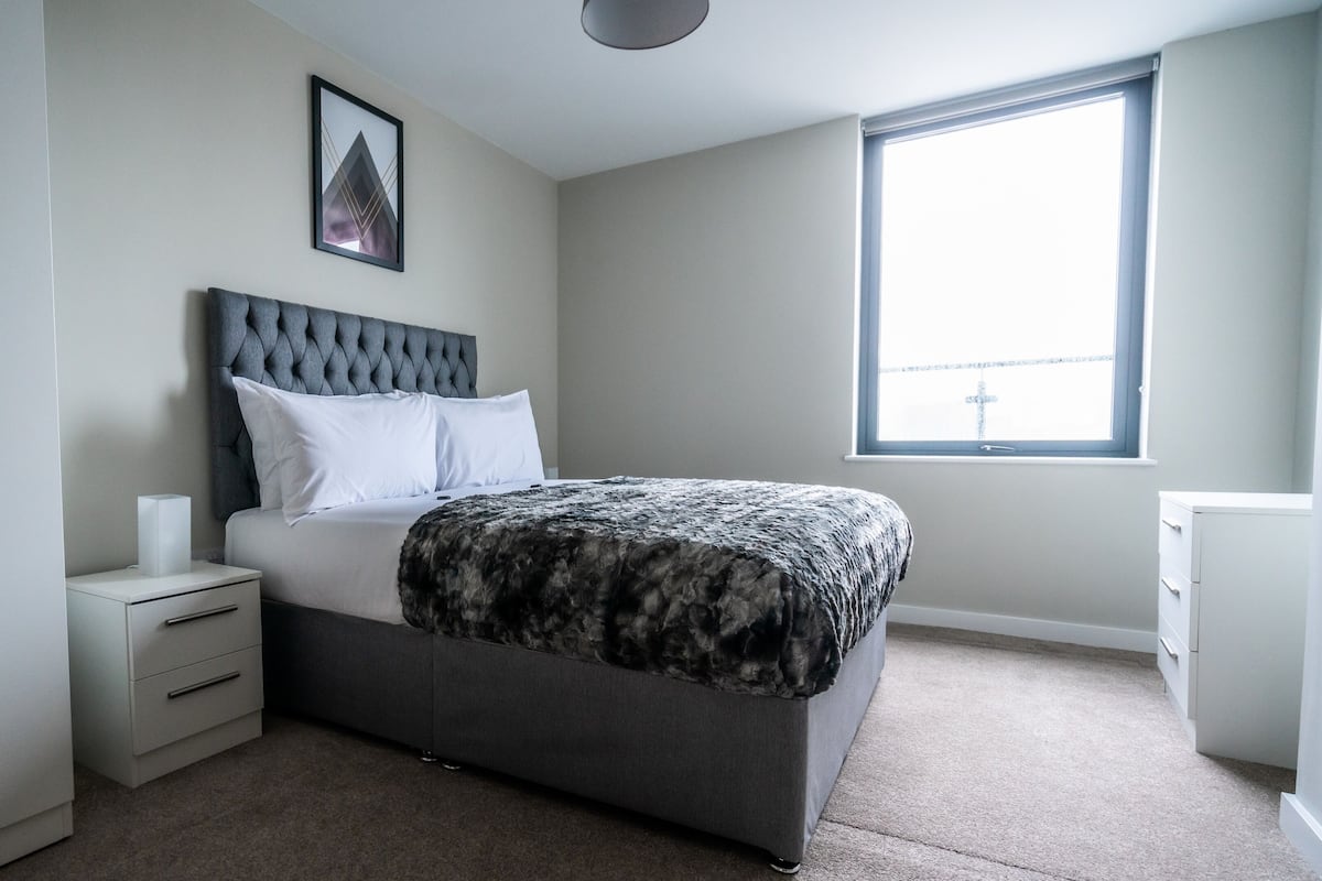 2 bedrooms, premium bedding, desk, laptop workspace