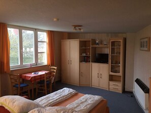 Unclassified image, 3 of 6, button