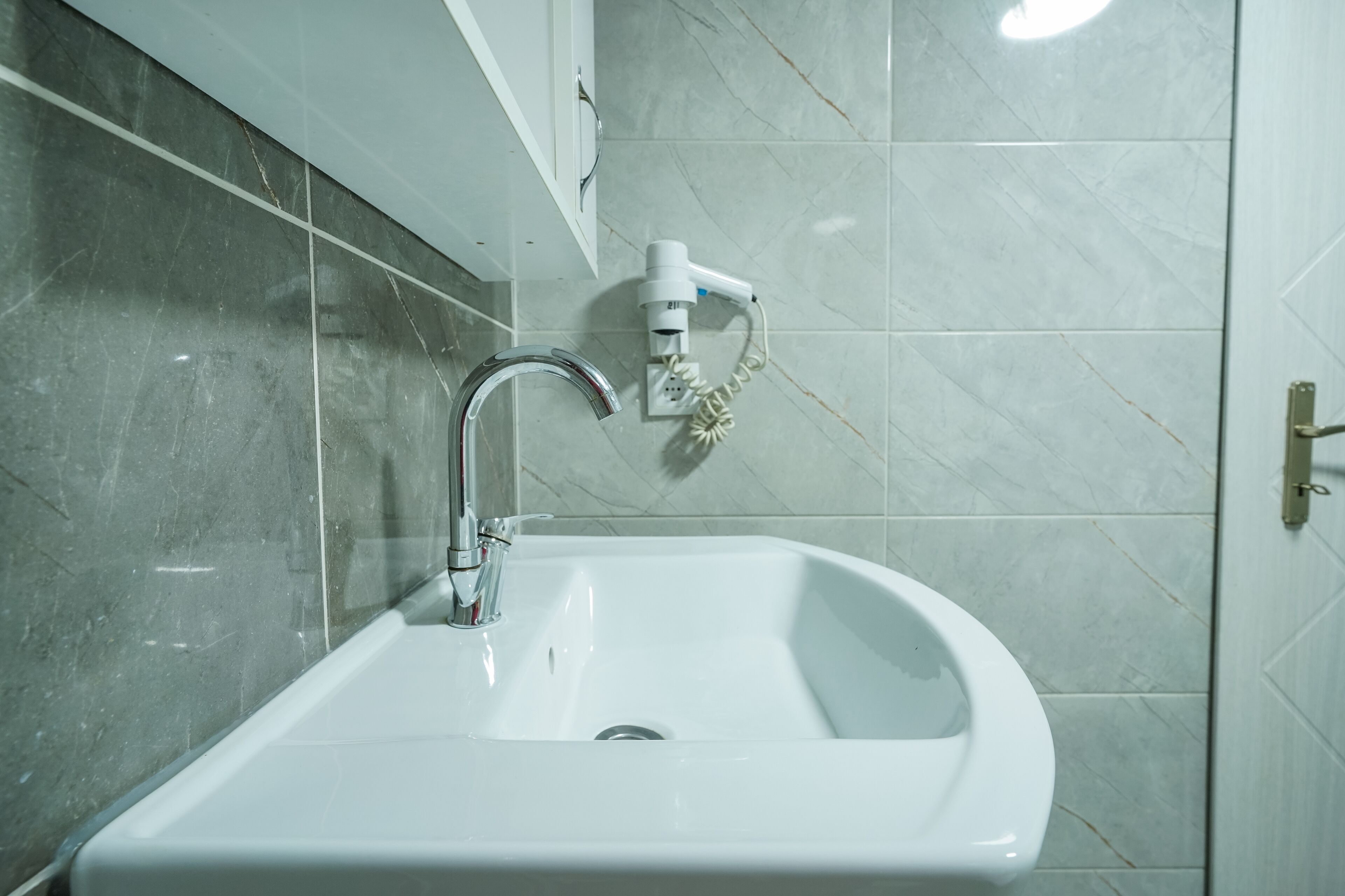 quadruple room | bathroom | shower, towels