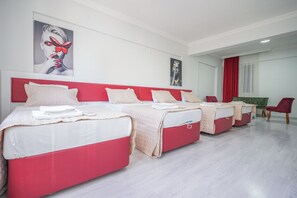 Quadruple Room | Soundproofing - Yasam Otel (Izmir)