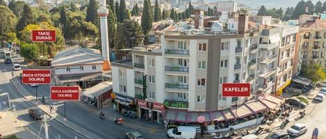 Vista frontal de la propiedad