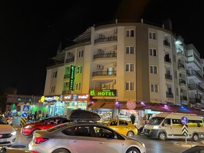 A multi-story hotel with balconies and a sign reading "YASAN HOTEL". - Yasam Otel (Izmir)