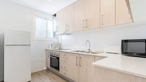 茶具/咖啡用具、冰箱、微波炉、烤箱