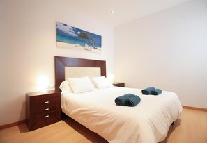 3 chambres, fer et planche à repasser, Wi-Fi gratuit, draps fournis