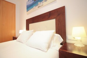 3 chambres, fer et planche à repasser, Wi-Fi gratuit, draps fournis