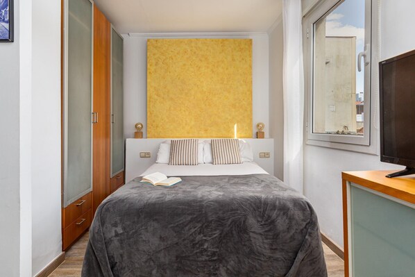 Ferros/tábuas de passar roupa, Wi-Fi de cortesia, roupa de cama