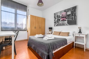 4 Schlafzimmer, Schreibtisch, Bügeleisen/Bügelbrett, kostenloses WLAN