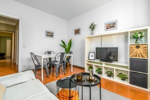 TV - Lots of light and space! (Barcelona)