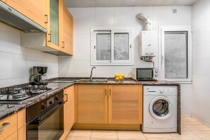 冰箱、微波炉、烤箱、炉灶