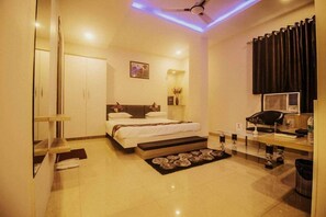 Family Room | Free WiFi