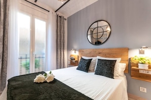2 bedrooms, iron/ironing board, free WiFi, bed sheets - Stylish and comfortable, this 2 bedroom flat is located in the heart of the city (Barcelona)