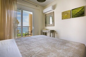 1 chambre, fer et planche à repasser, Wi-Fi gratuit, draps fournis