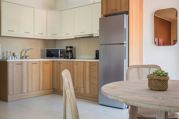 Fridge, coffee/tea maker, electric kettle
