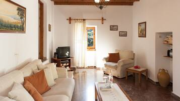 TV, DVD player, books, stereo