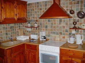 KĂŒhlschrank, Mikrowelle, Ofen, GeschirrspĂŒler