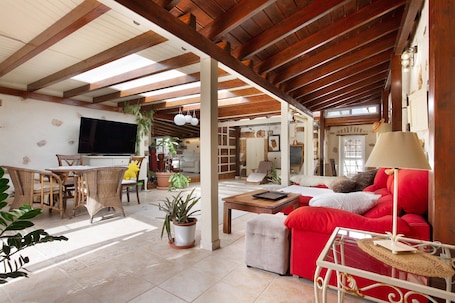 TV, fireplace, DVD player, stereo. Rural “Casa del Valle” Close to Natural Park with Pool, Terrace, Garden & Wi-Fi