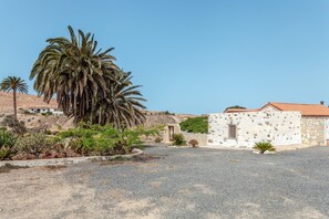 Exterior - Rural “Casa del Valle” Close to Natural Park with Pool, Terrace, Garden & Wi-Fi (Betancuria)