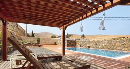 Rural “Casa del Valle” Close to Natural Park with Pool, Terrace, Garden & Wi-Fi
