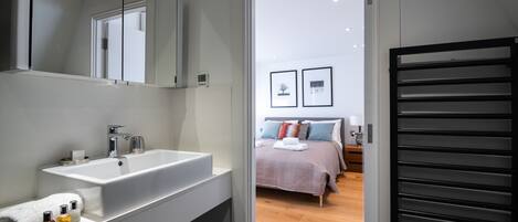 3 chambres, bureau, fer et planche à repasser, Wi-Fi gratuit