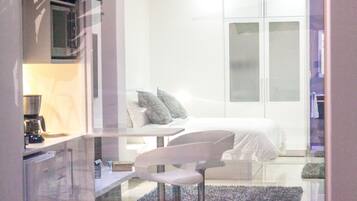 Honeymoon Suite, Beachfront | Living area