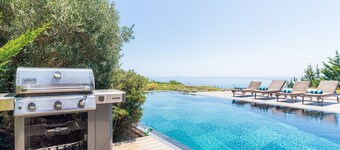 Ultra Modern Cascais Villa | 4 Bedrooms | Villa Equador | Pool Table | Stunning Sea Views