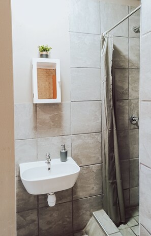 Familien-Vierbettzimmer, 1 Schlafzimmer | Badezimmer