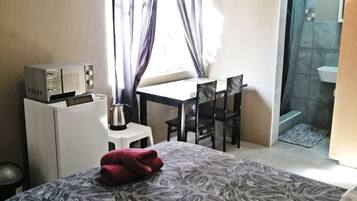 ํจ๋ฐ๋ฆฌ ์ฟผ๋๋ฃธ, ์นจ์ค 1๊ฐ | ๋ฌด๋ฃ WiFi