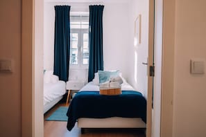 3 soverom, strykejern/-brett, internettilgang og sengetøy