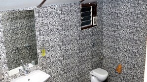 Chambre Familiale | Lavabo de la salle de bain