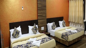 Family Room | Iron/ironing board, bed sheets