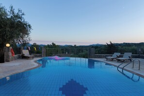 Outdoor pool - Private Pool Villa Odyssey in Dassia Corfu (Corfu)