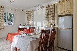 Dining - Private Pool Villa Odyssey in Dassia Corfu (Corfu)