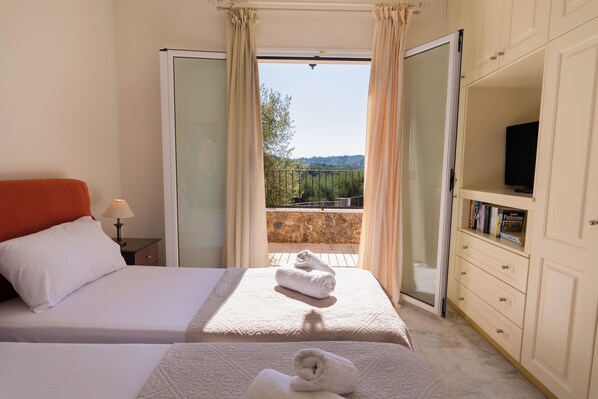 2 bedrooms, in-room safe, iron/ironing board, travel crib