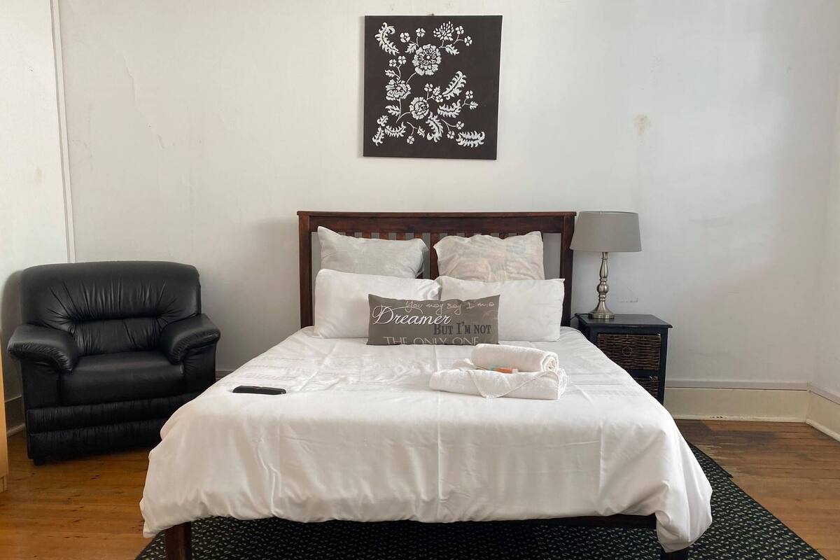 Standard Double Room | Desk, WiFi (free)